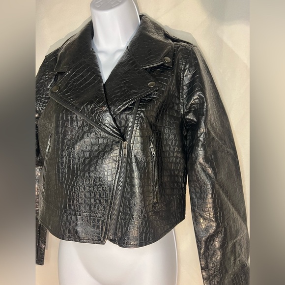 ModCloth Crocodile Rock Moto Faux Leather Jacket, size small in black, BNIB! - Picture 3 of 11